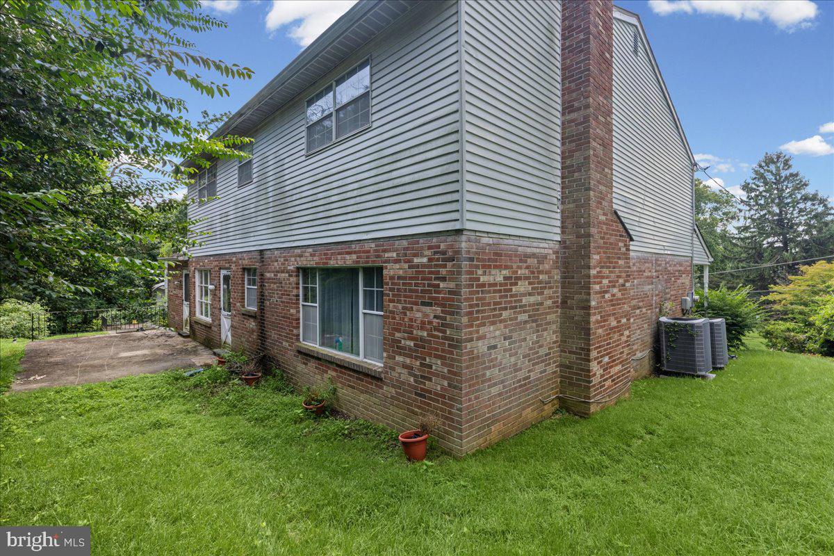 315 Harrison Ave Property Photo 44