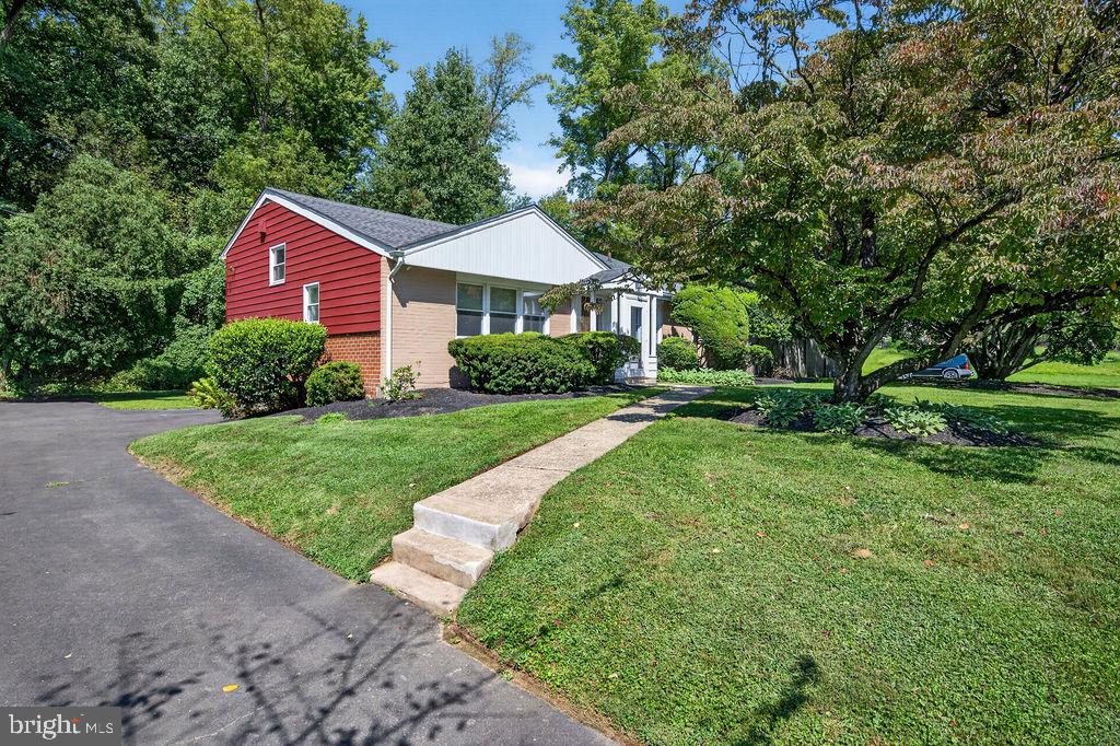 840 Pembroke Rd Property Photo 1