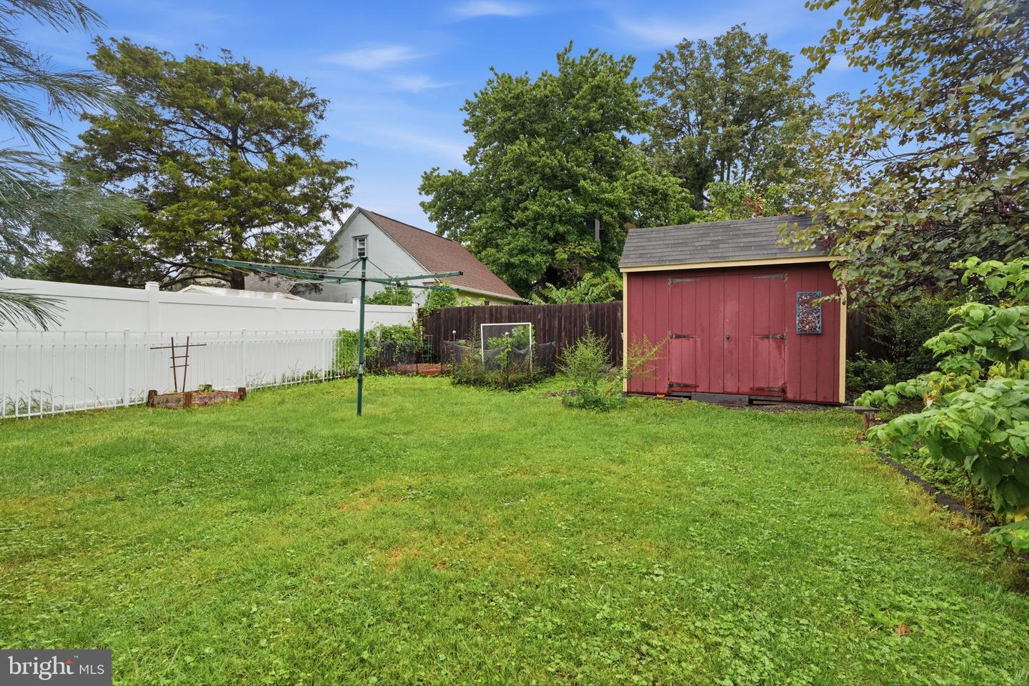215 Evans Ave Property Photo 29
