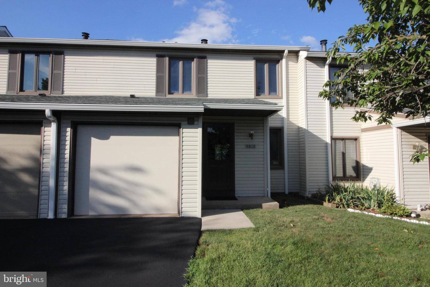 1012 Winfield Ct Property Photo 1