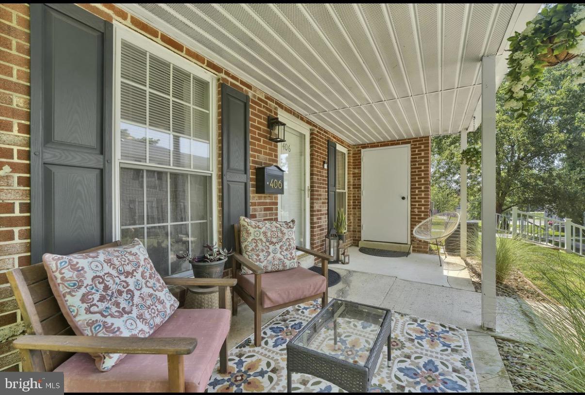 406 MIDDLETON PL Property Photo 1