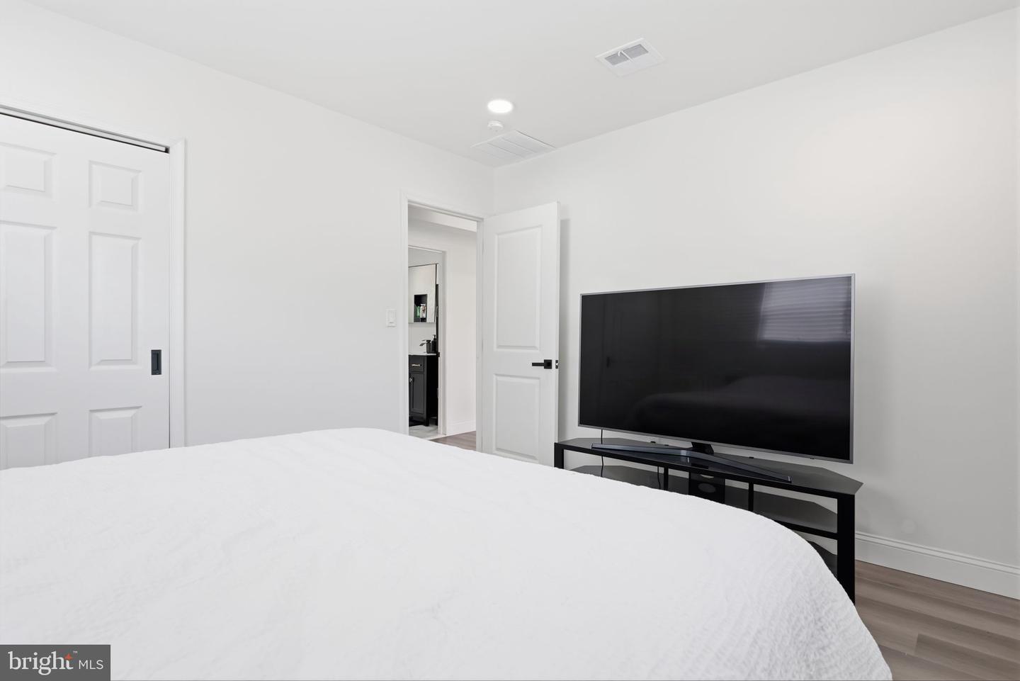 1230 Hall Ave Property Photo 14