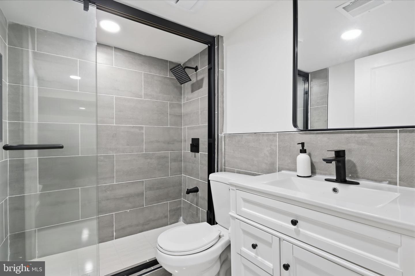 1230 Hall Ave Property Photo 19