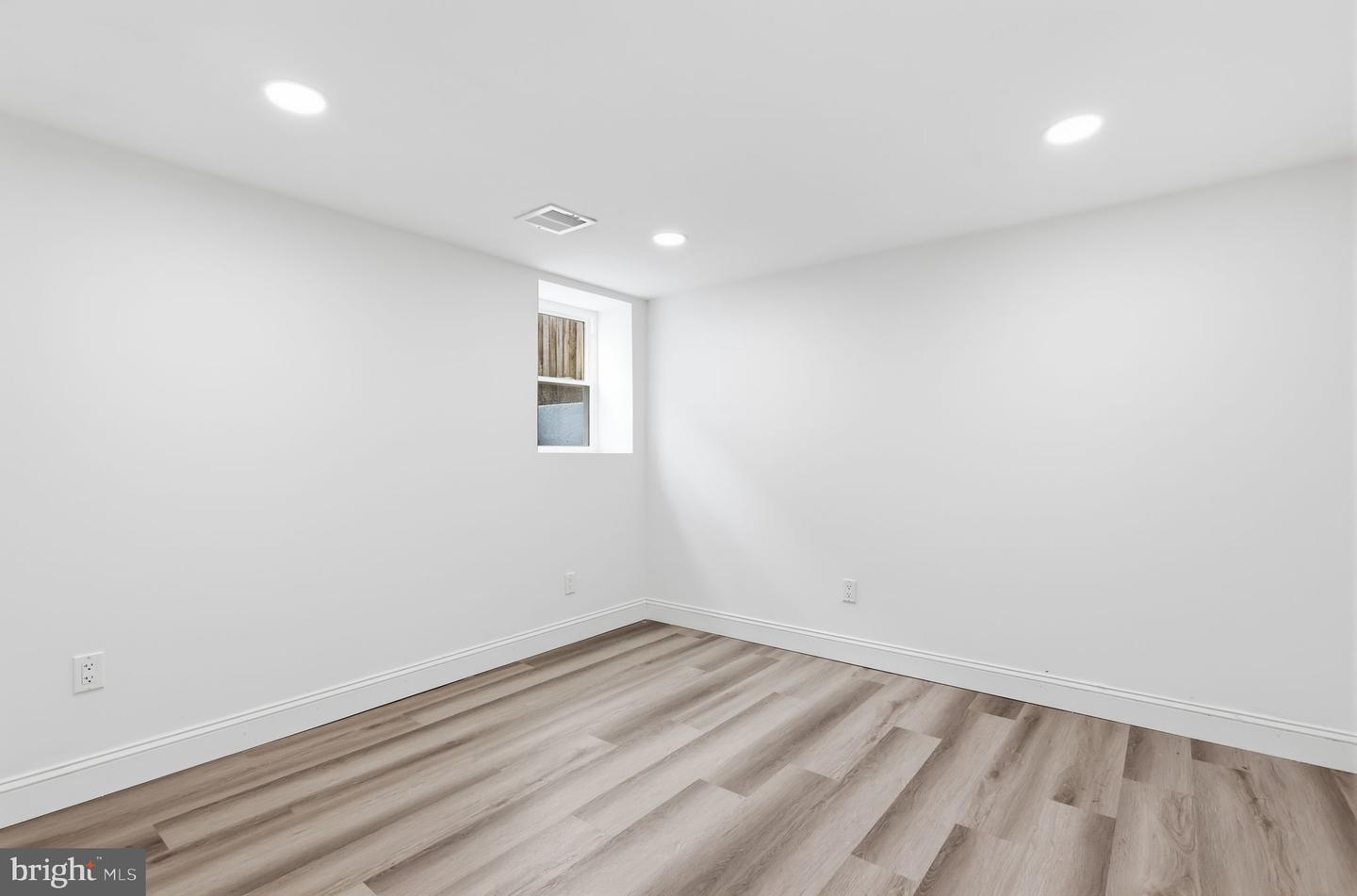 1230 Hall Ave Property Photo 20