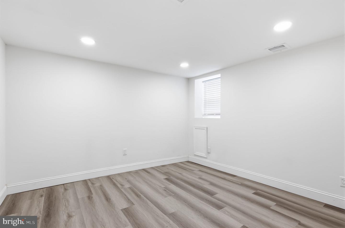 1230 Hall Ave Property Photo 21
