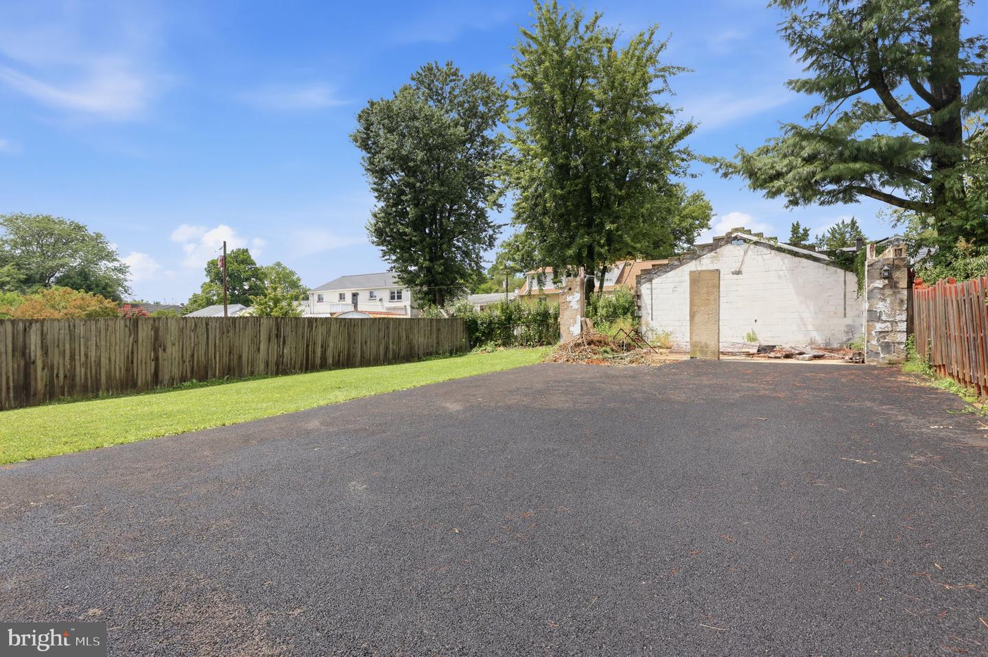 1230 Hall Ave Property Photo 23