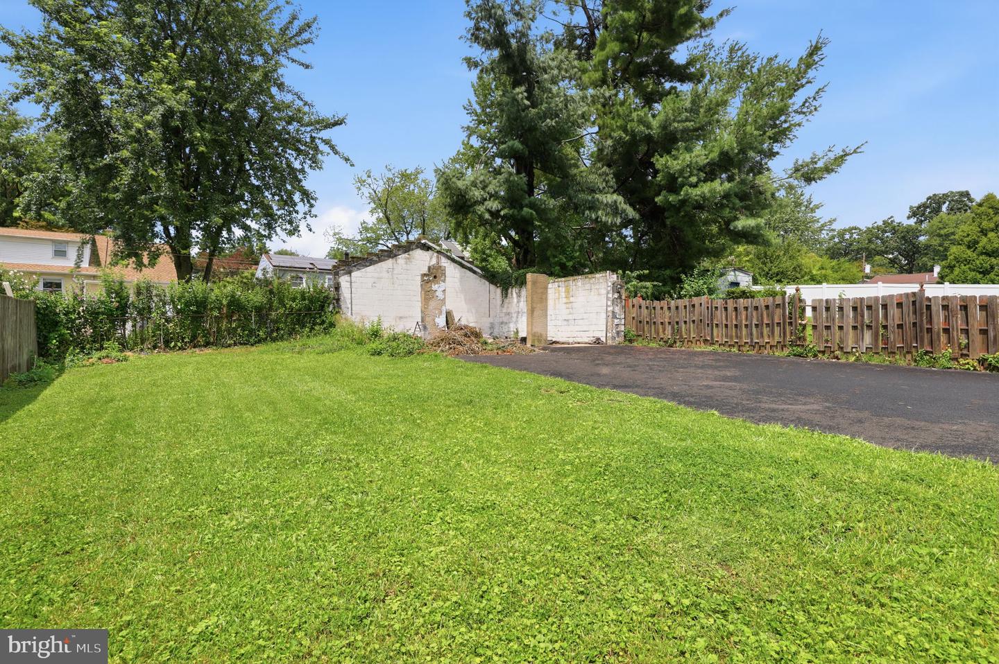 1230 Hall Ave Property Photo 24