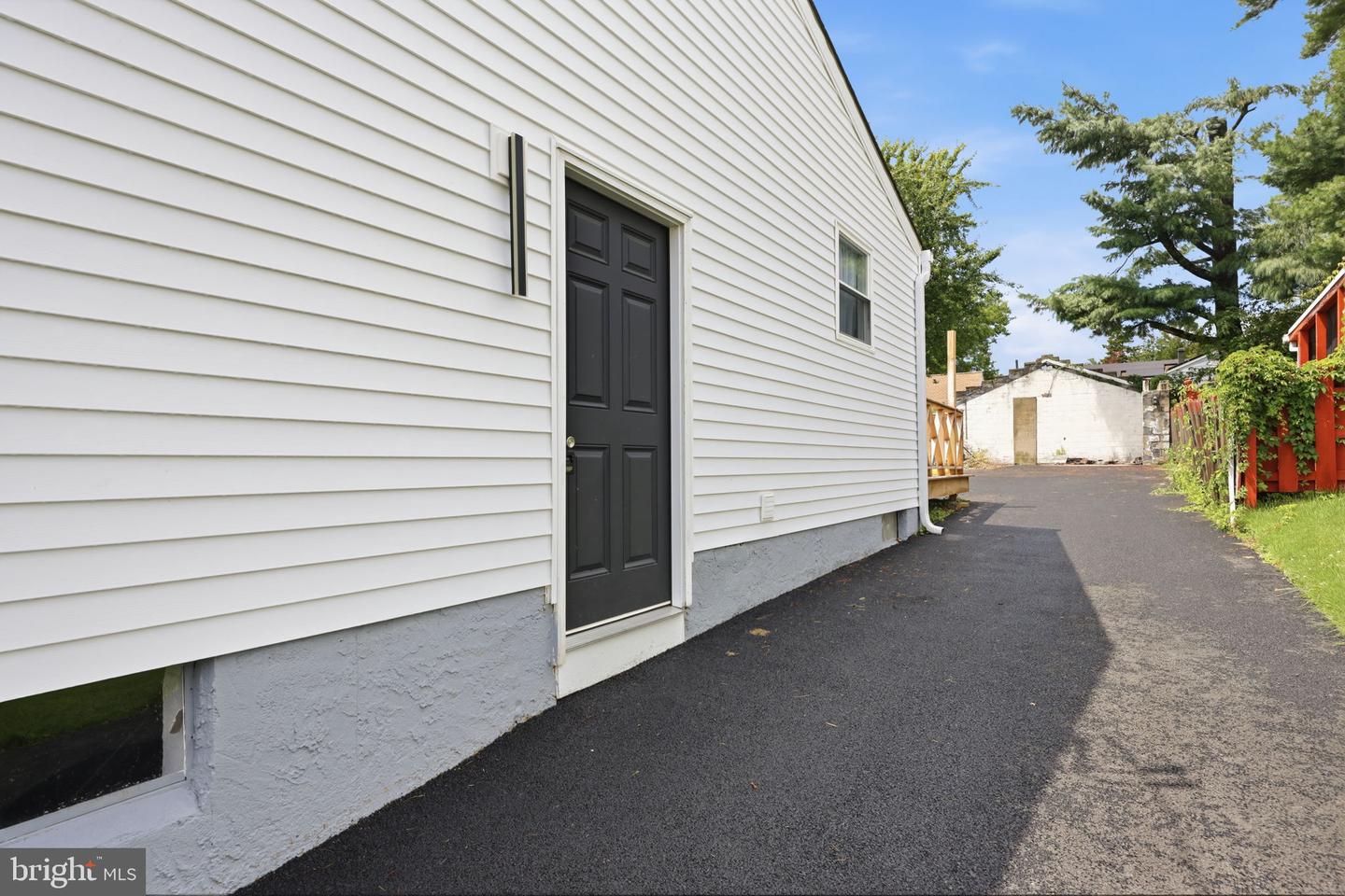 1230 Hall Ave Property Photo 30
