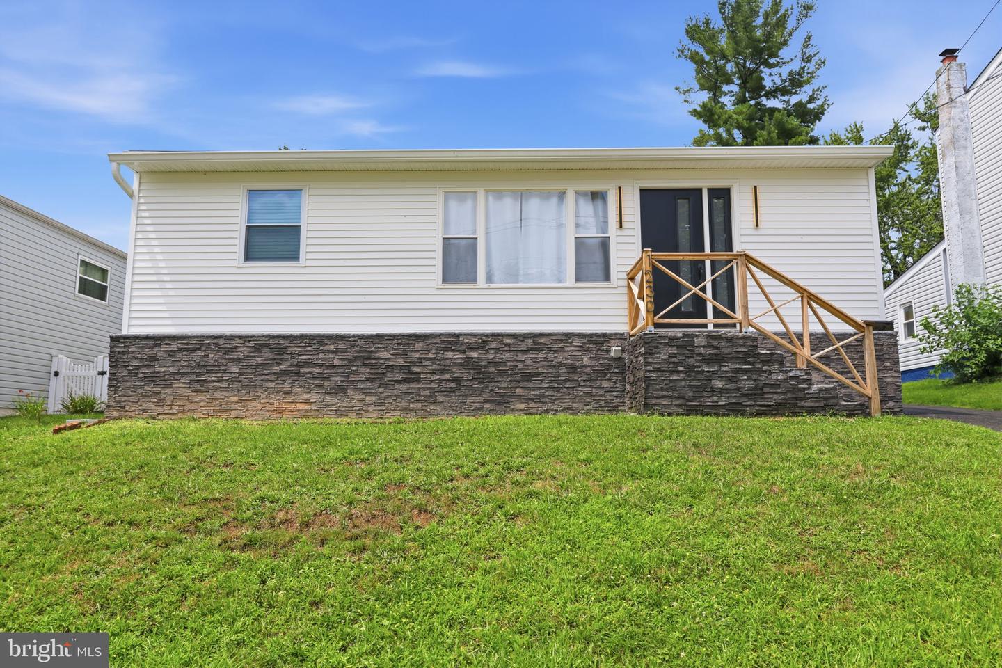 1230 Hall Ave Property Photo 31