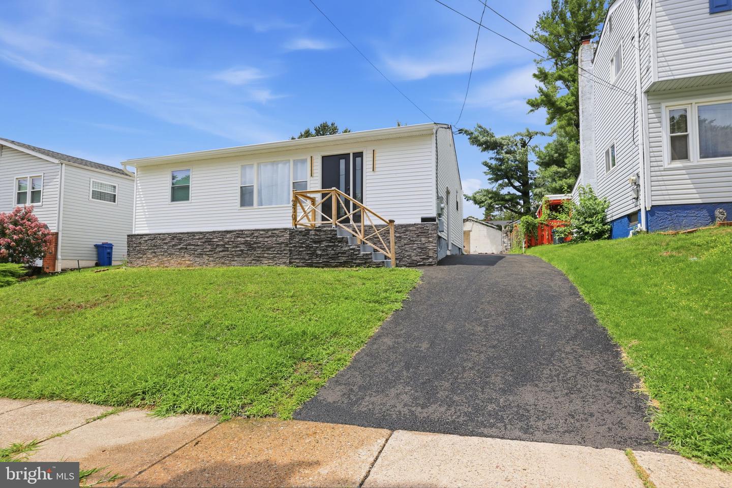 1230 Hall Ave Property Photo 37