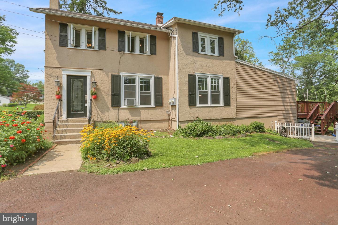 6 PERKIOMEN AVE