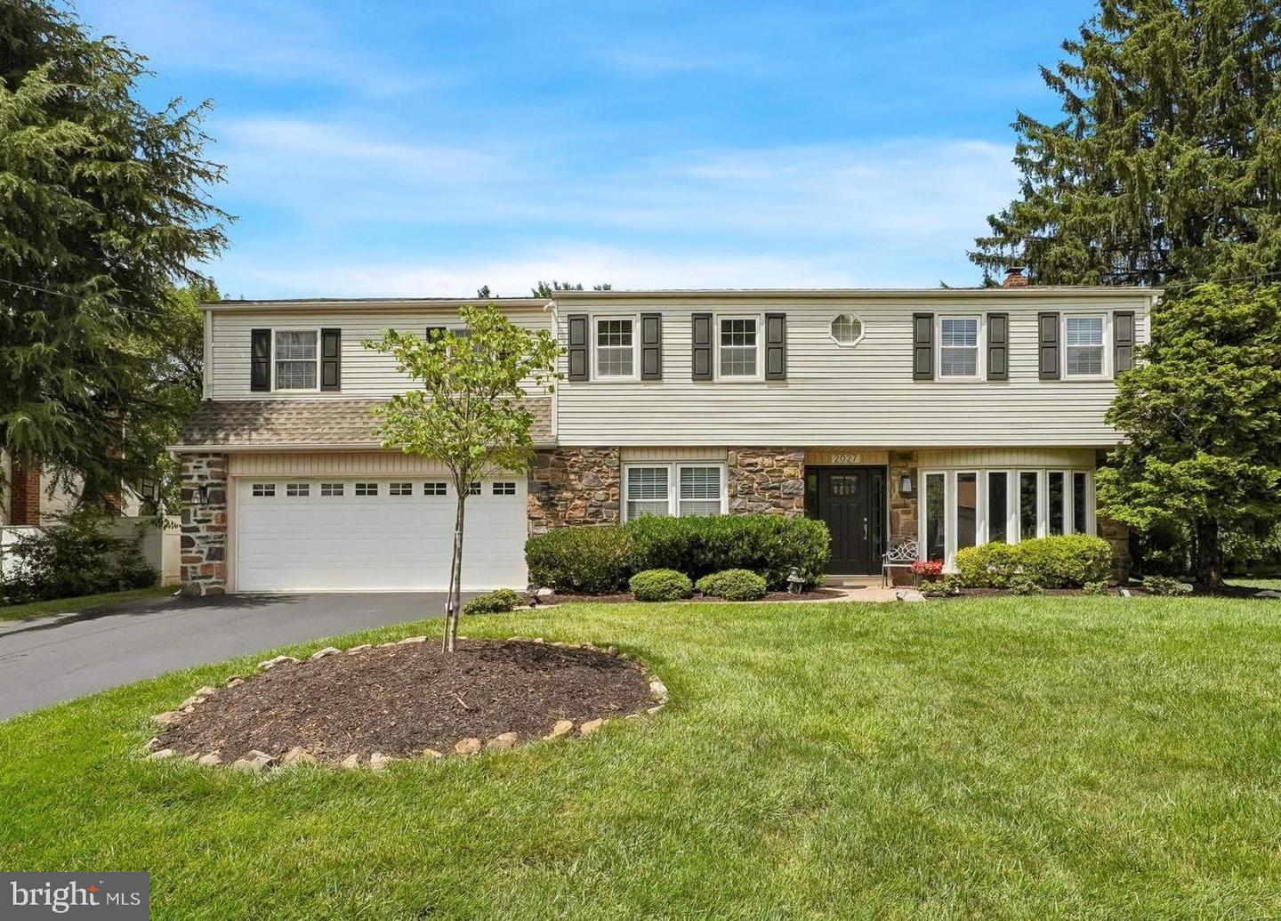2027 Wisteria Ln Property Photo 1