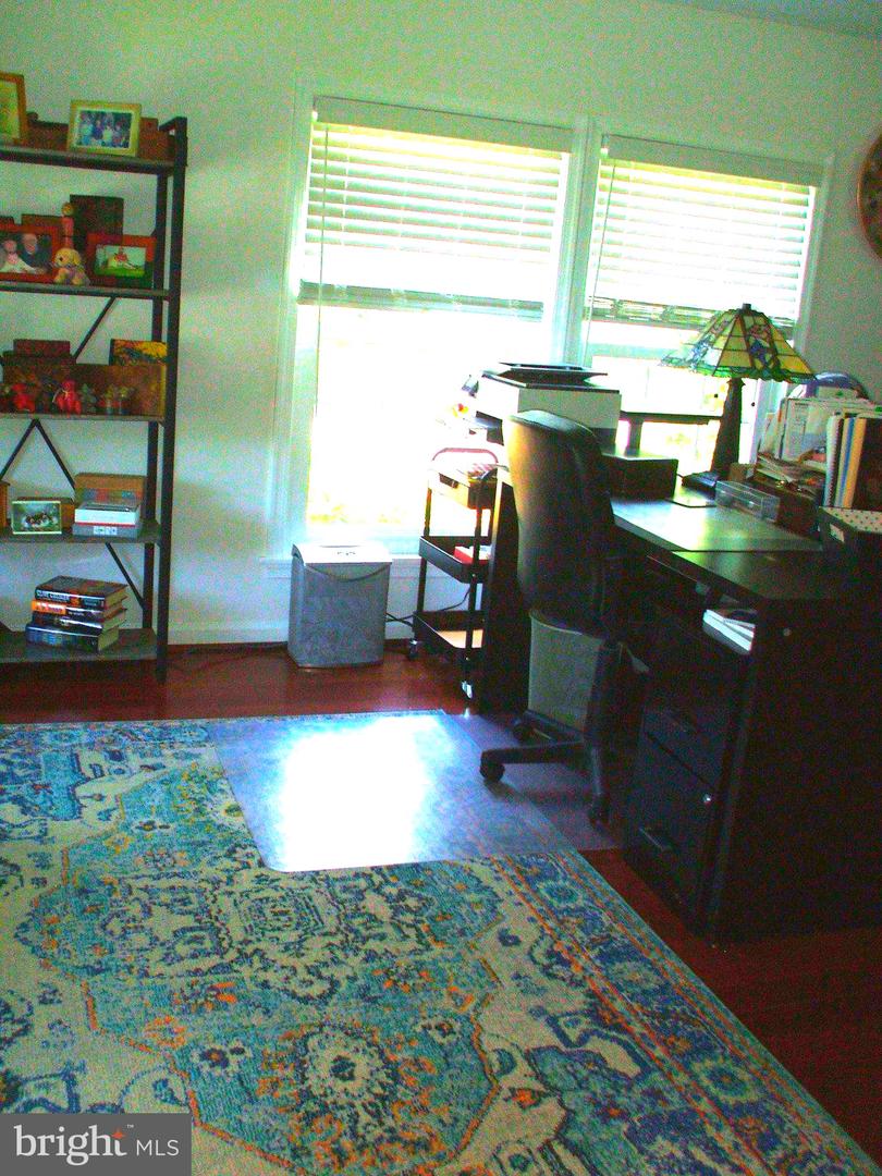 20 Chestnut Ct E Property Photo 9