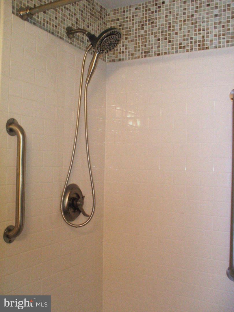 20 Chestnut Ct E Property Photo 22