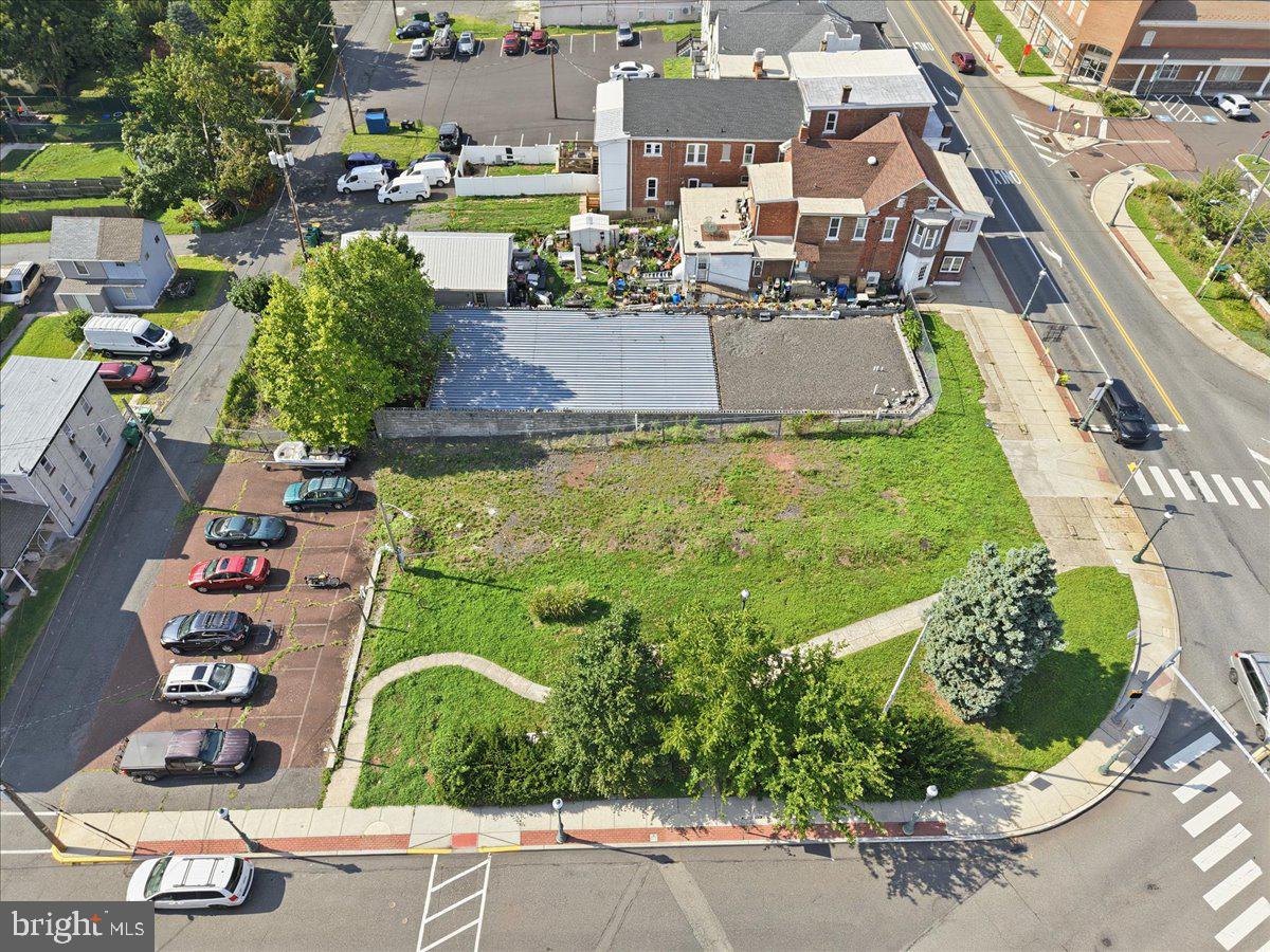 369 Main St Property Photo 5