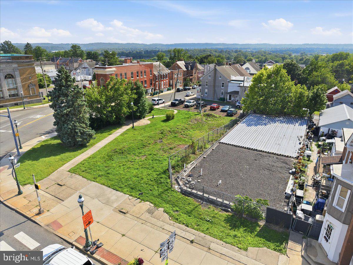 369 Main St Property Photo 6