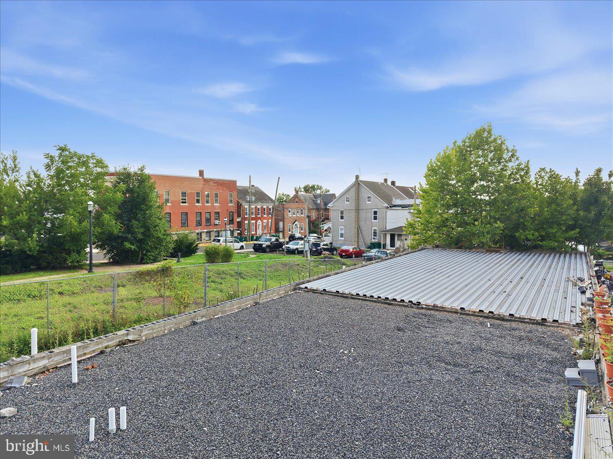 369 Main St Property Photo 7