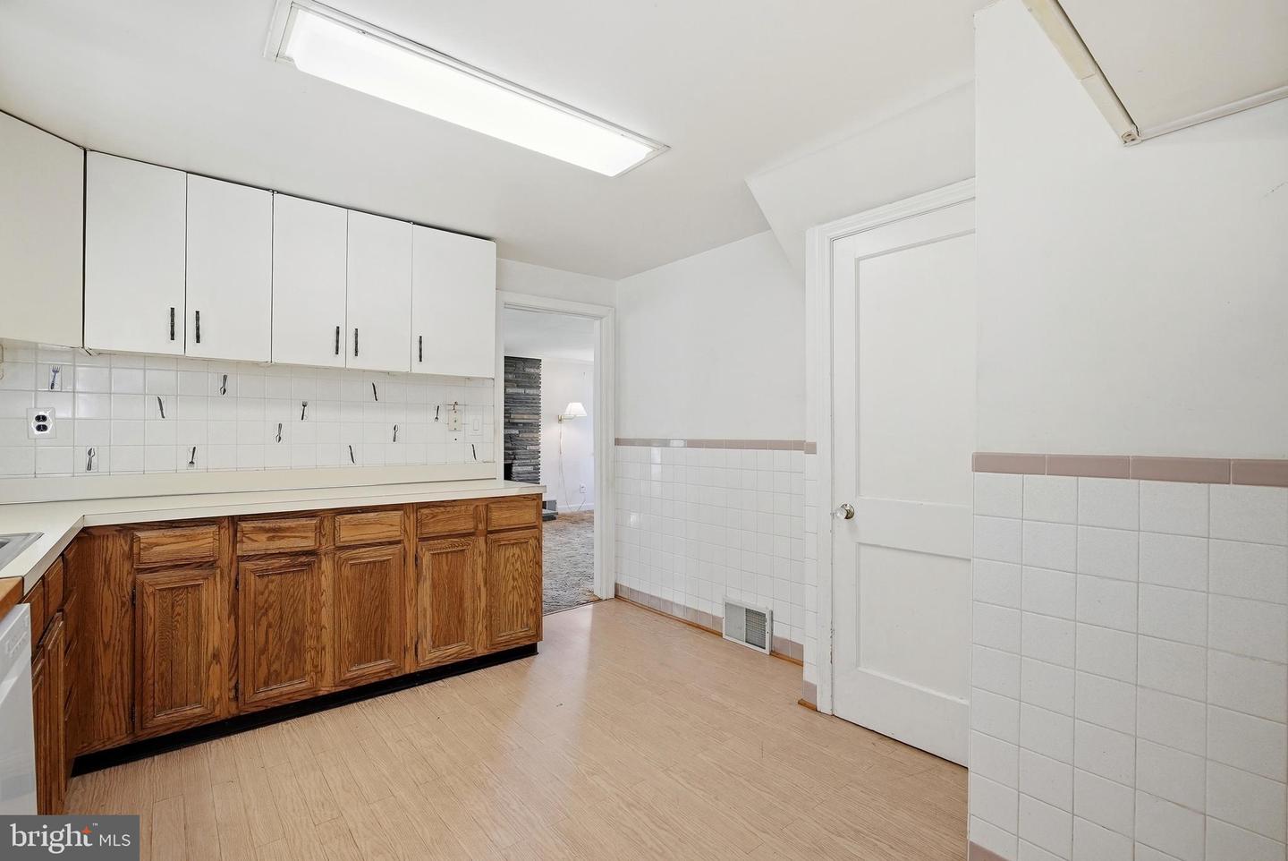 420 Kingston Rd Property Photo 12