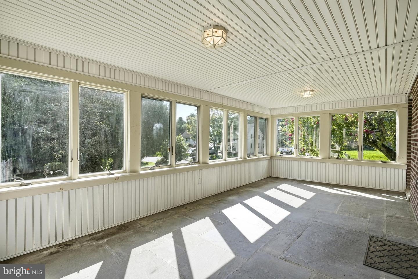 420 Kingston Rd Property Photo 14