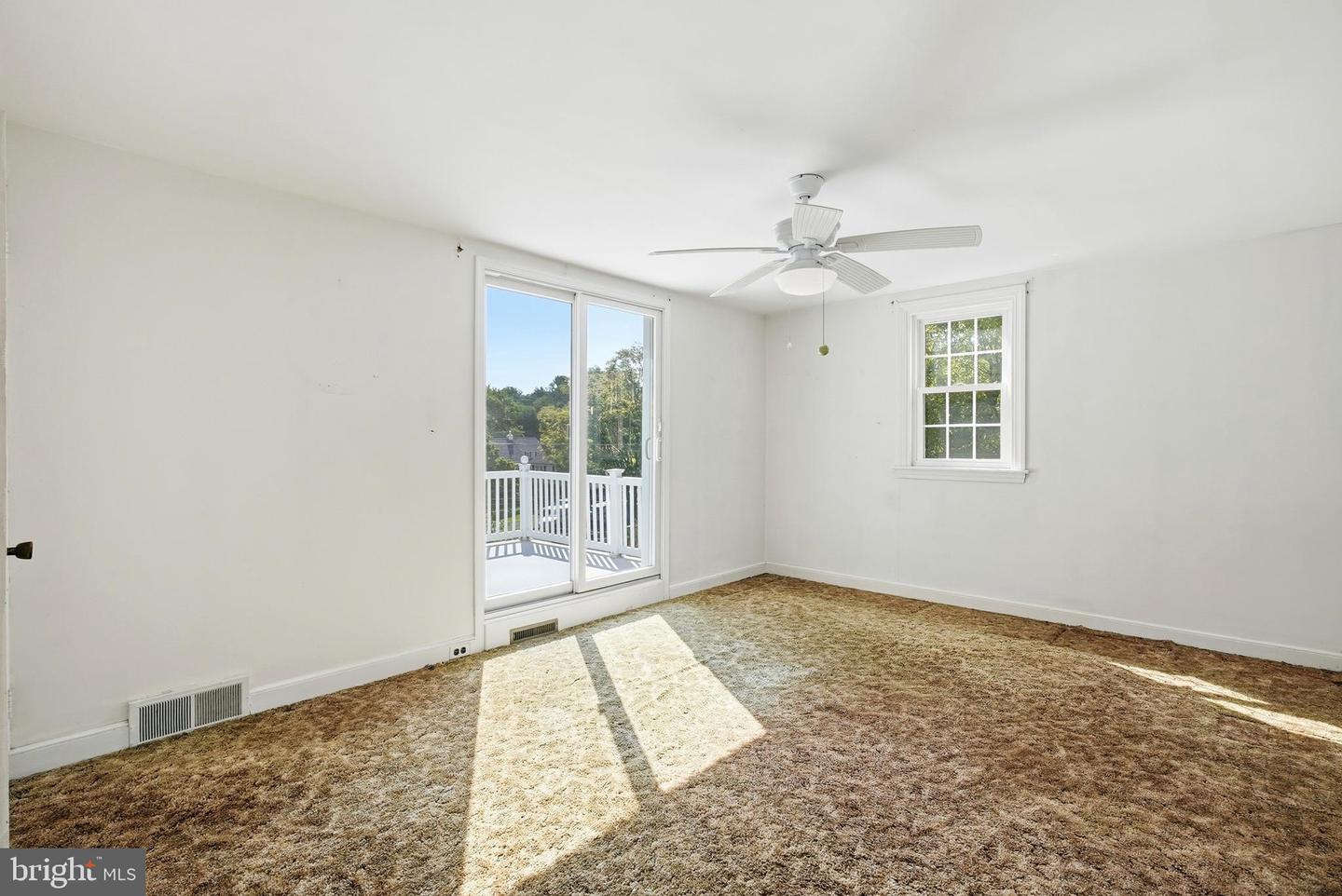 420 Kingston Rd Property Photo 16