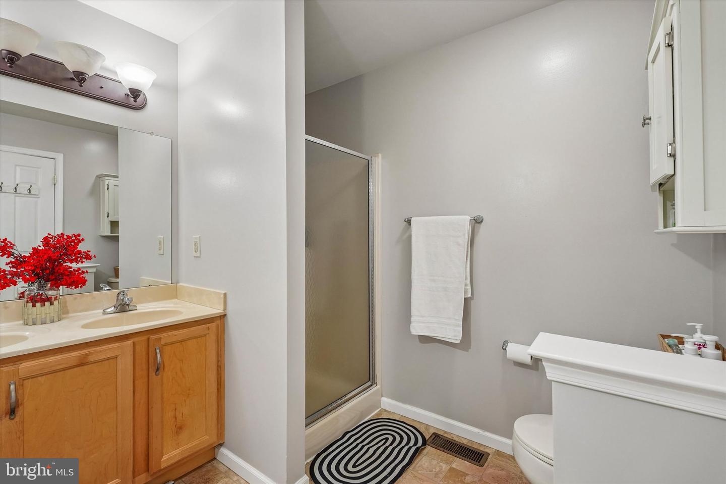 390 Auburn Ct Property Photo 14