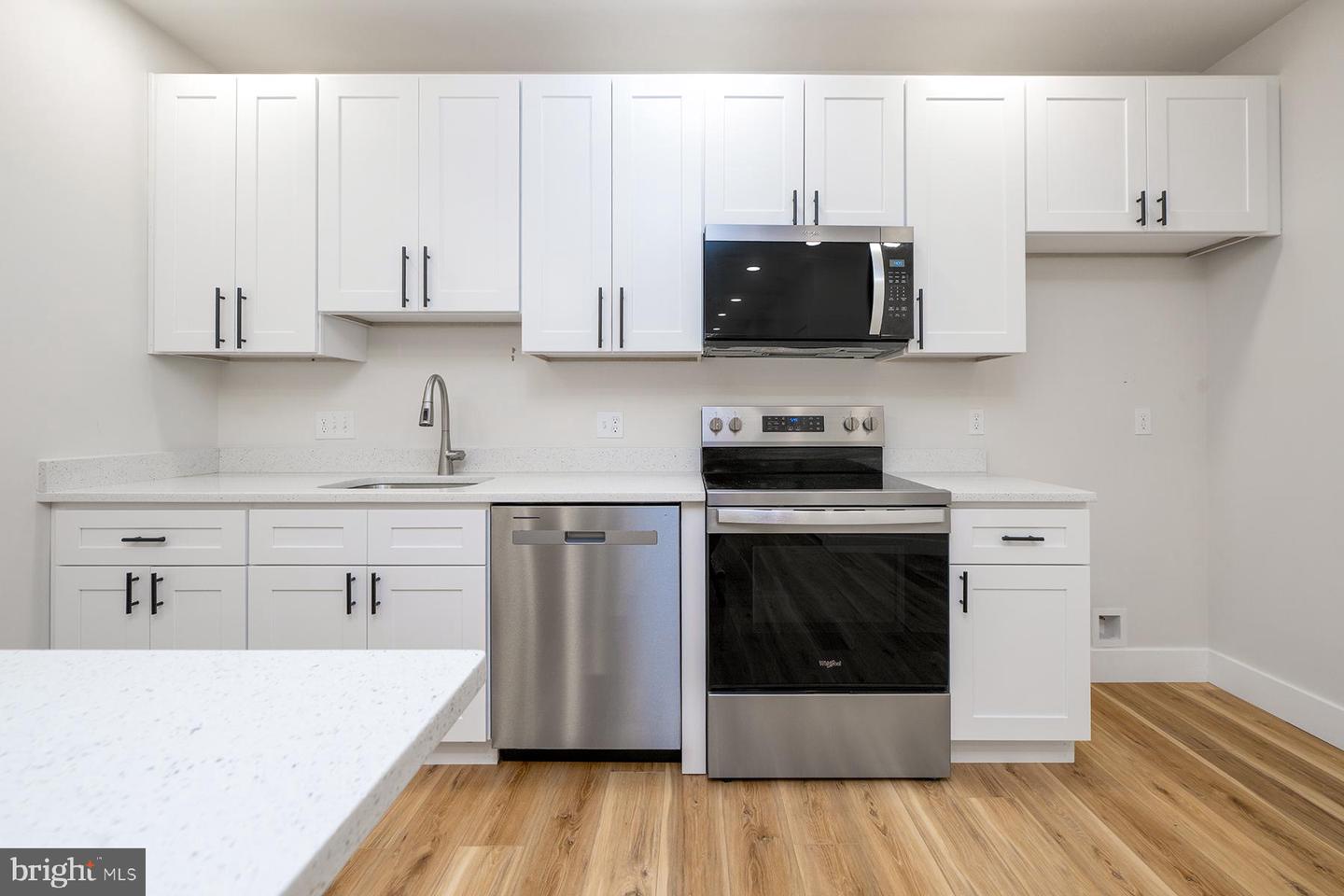 151 N York St #b Property Photo 3