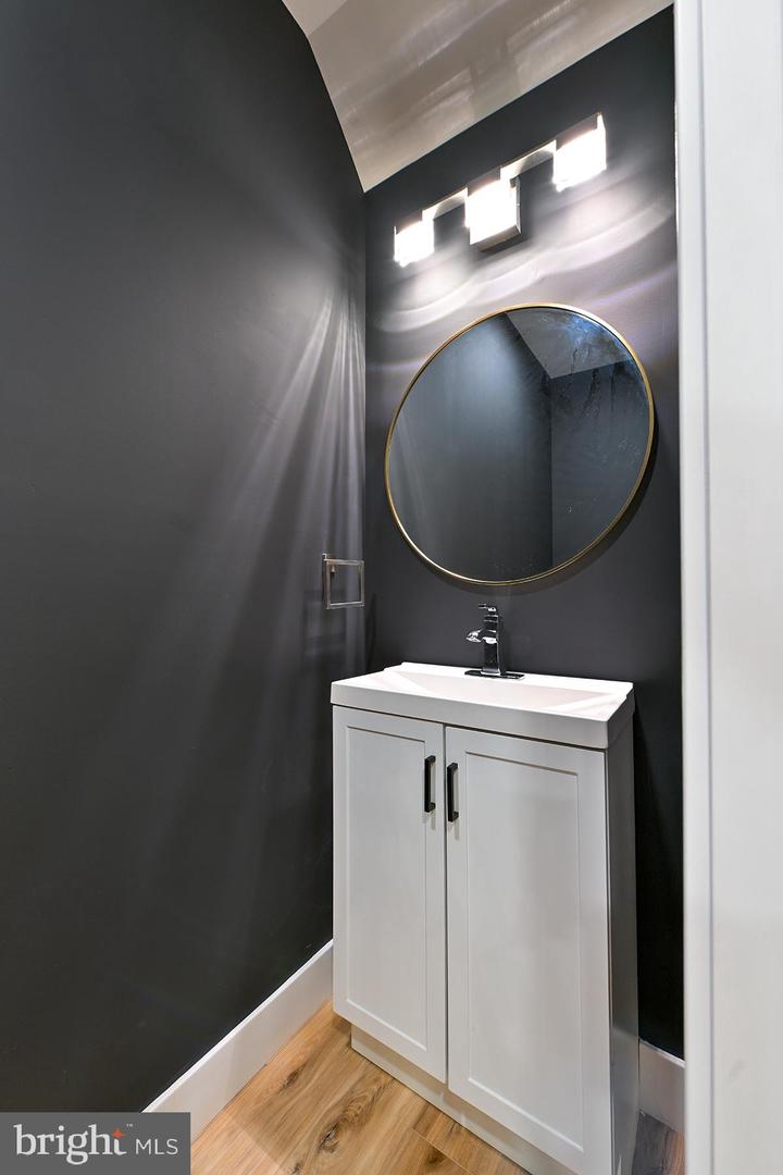 151 N York St #b Property Photo 6