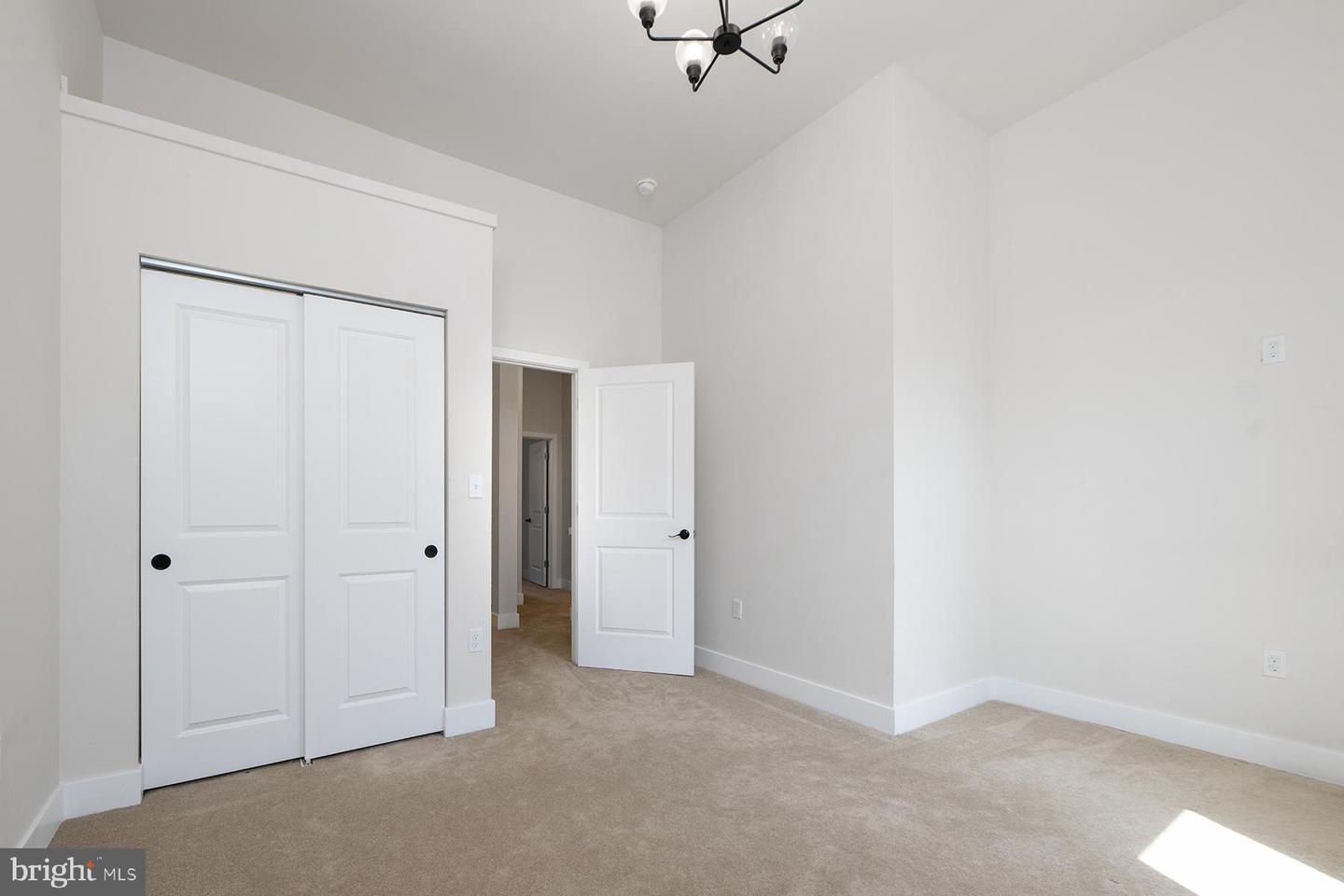 151 N York St #b Property Photo 7