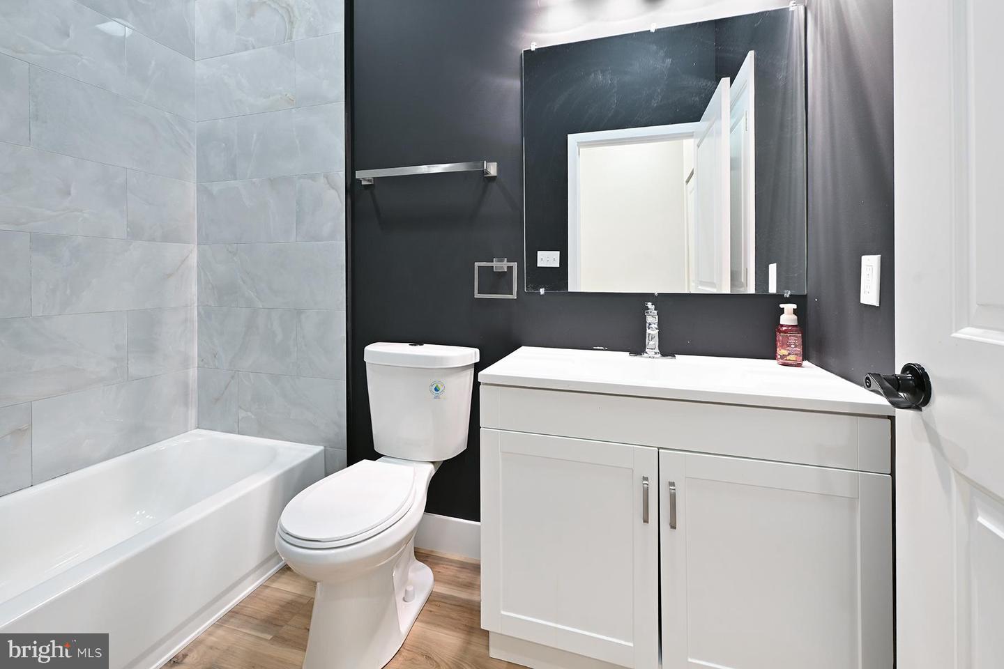 151 N York St #b Property Photo 9