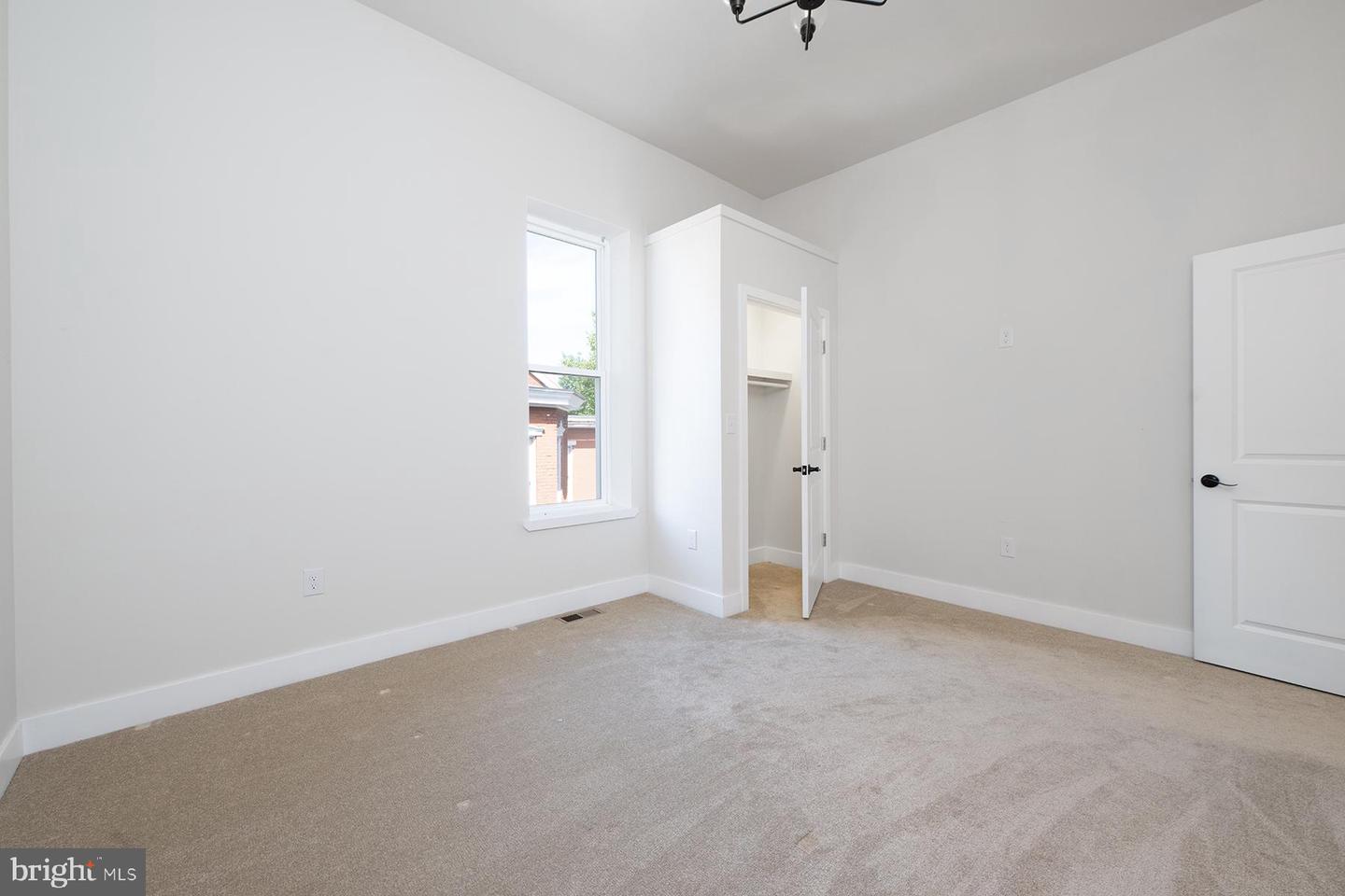 151 N York St #b Property Photo 10