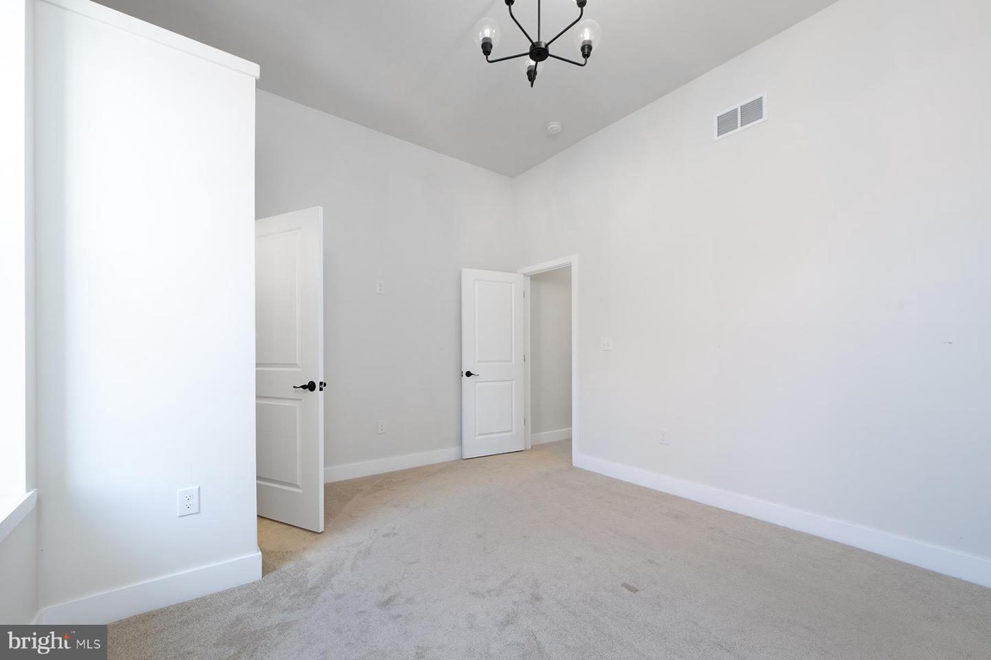 151 N York St #b Property Photo 11