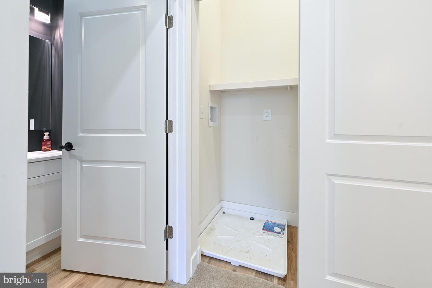 151 N York St #b Property Photo 12