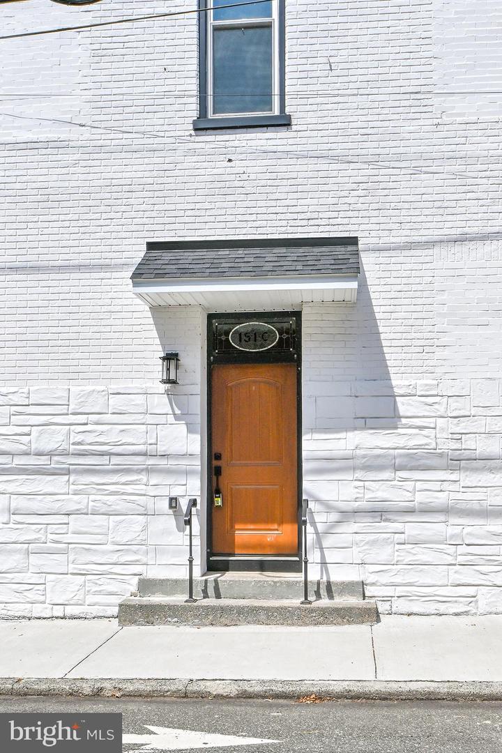 151 N YORK ST #C Property Photo 1