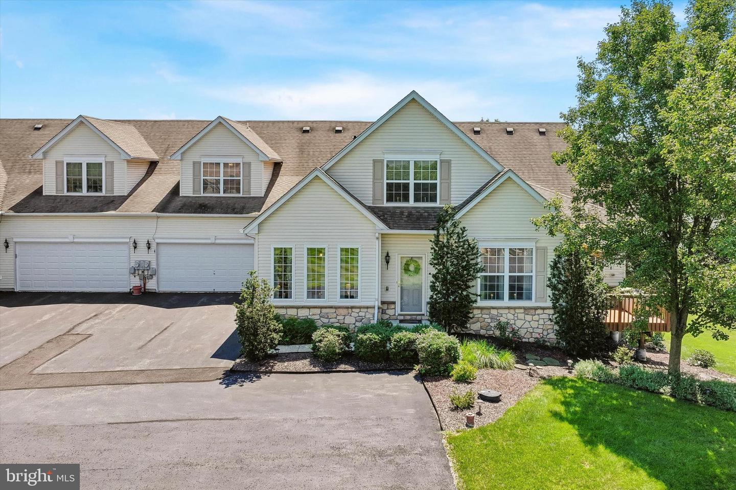 1032 BURGUNDY CIR