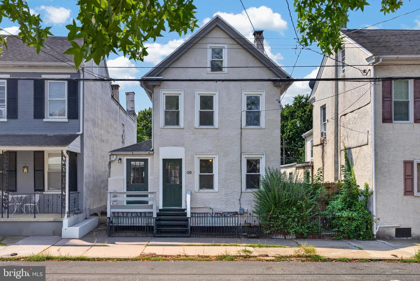 40 CHESTNUT ST Property Photo 1