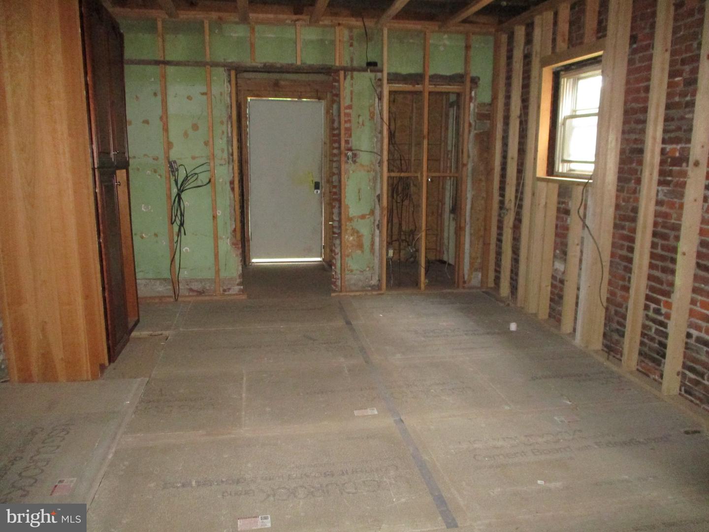 58 W 5th St Property Photo 4