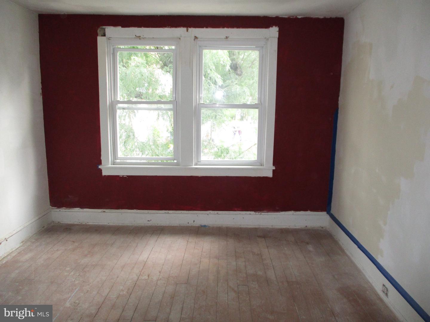 58 W 5th St Property Photo 6