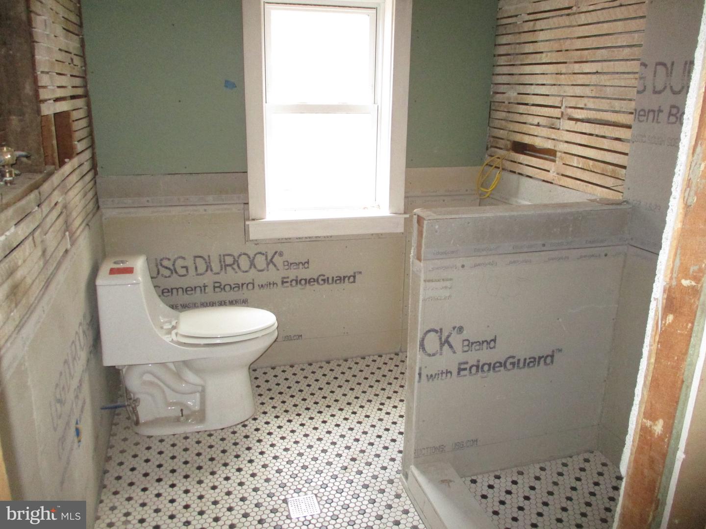 58 W 5th St Property Photo 8