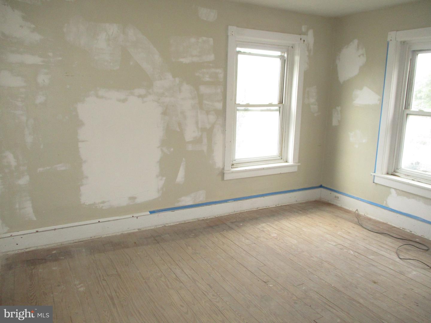58 W 5th St Property Photo 9
