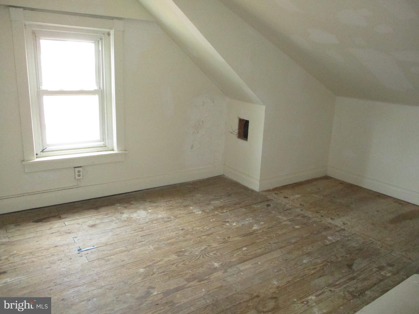 58 W 5th St Property Photo 10
