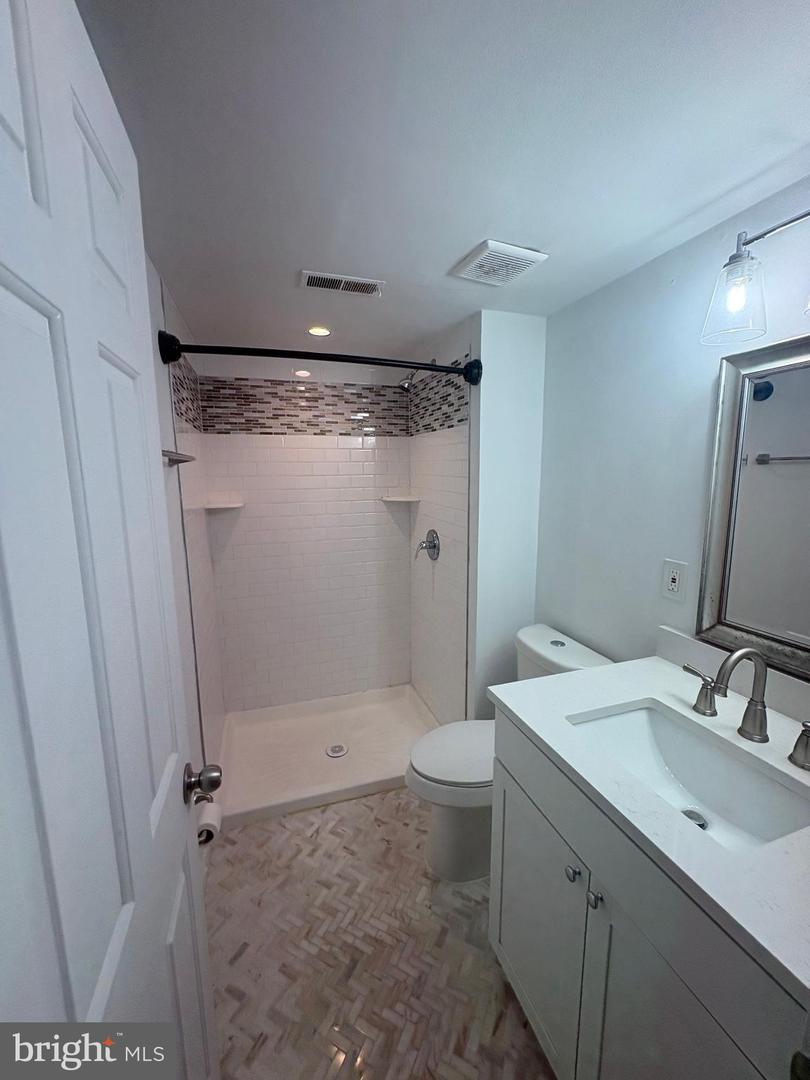 1129 W Main St #103 Property Photo 5