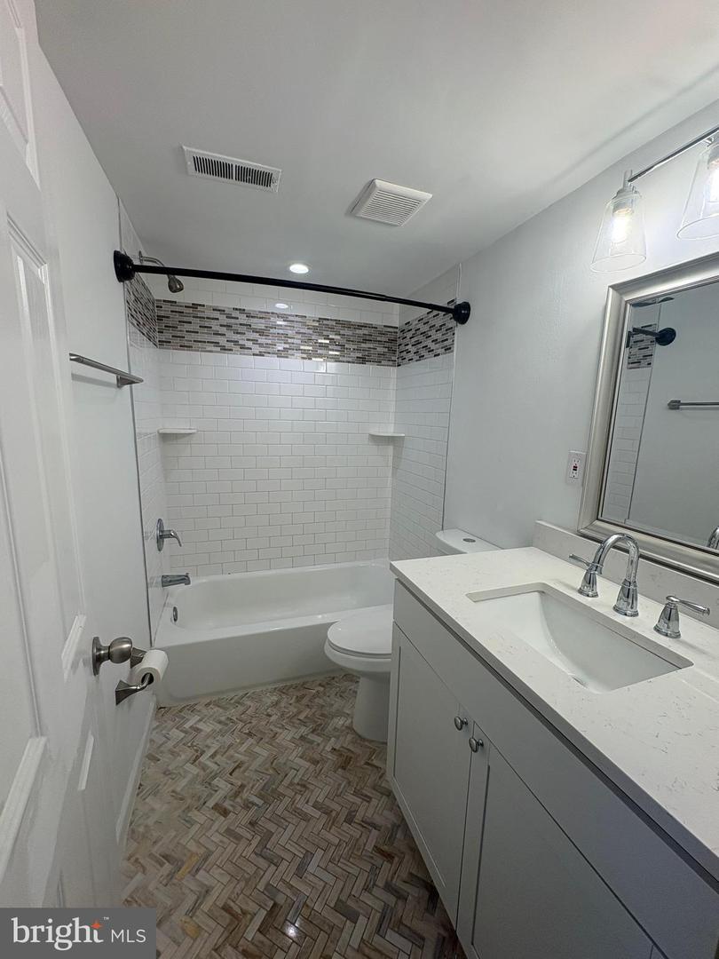 1129 W Main St #103 Property Photo 6