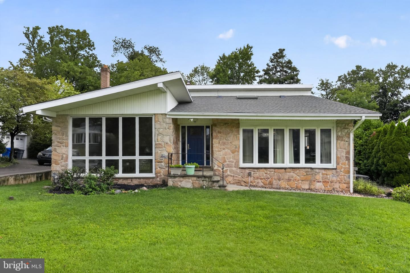 7931 Oak Hill Dr Property Photo 1