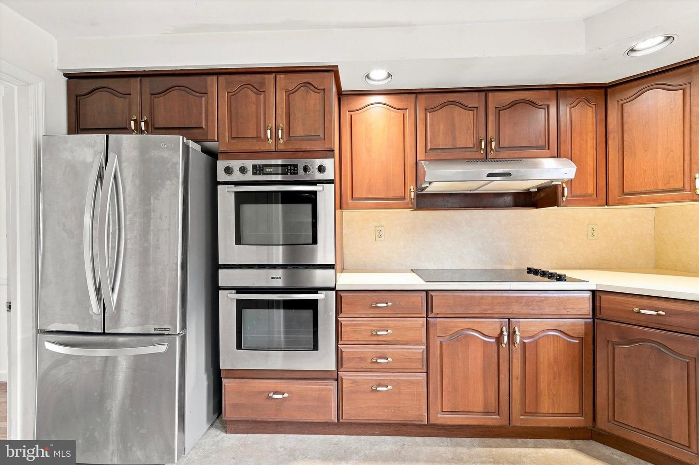 337 Kenilworth Ln Property Photo 10