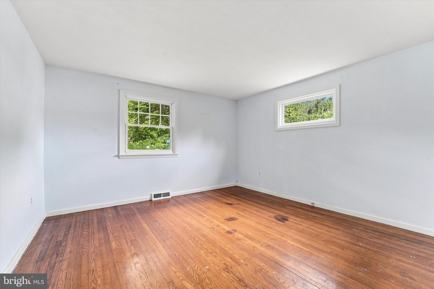 337 Kenilworth Ln Property Photo 16