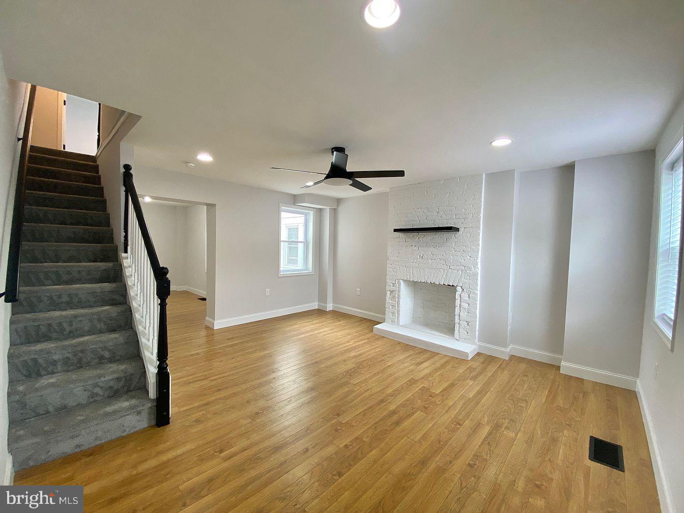 120 W 3rd St # Property Photo 4