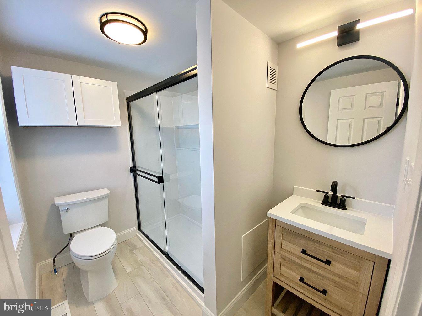 120 W 3rd St # Property Photo 6
