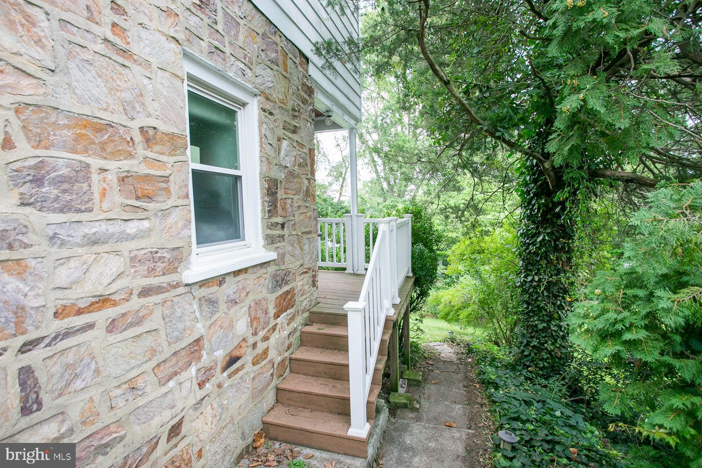 54 Burnside Ave Property Photo 9