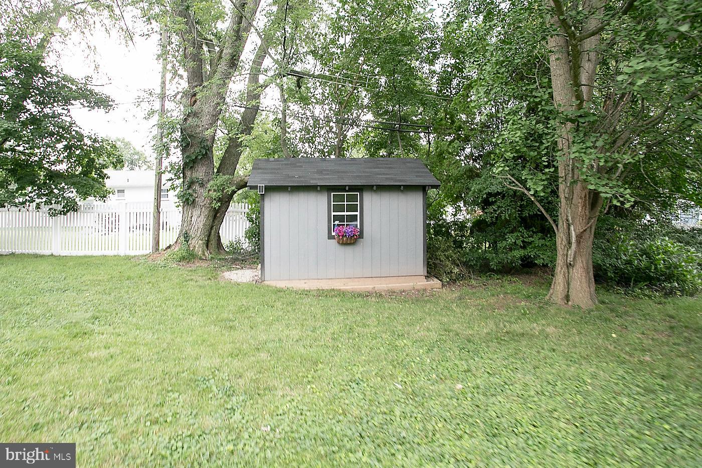54 Burnside Ave Property Photo 36