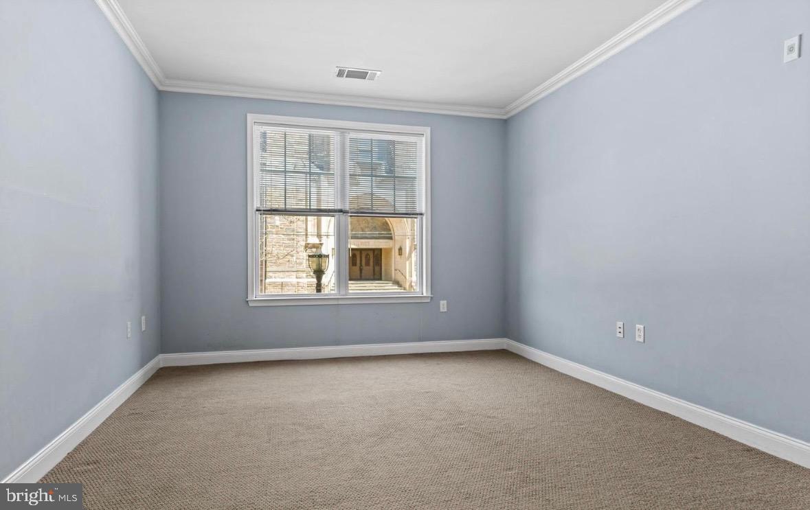 200 W Elm St #1207 Property Photo 6
